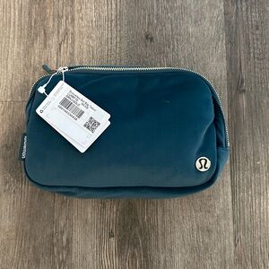 lululemon Everywhere Belt Bag *Velour